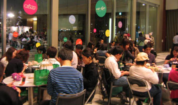 遅くまでたくさんの方が手あみを楽しまれました。