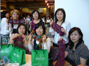 カップル、ファミリー、お友達同士いろんな方がニットにチャレンジ!