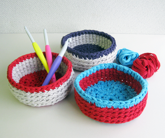 ジャンボかぎ針 アミュレ で編む 丸と四角の小物入れ かぎ針編みで作る可愛い小物の作り方 まとめ Naver まとめ