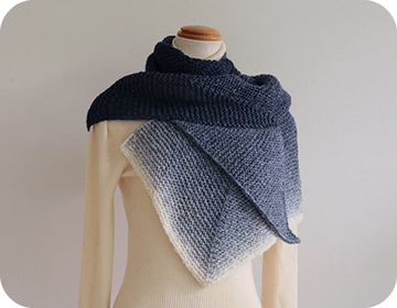 ガーター編みのイカ型マフラー