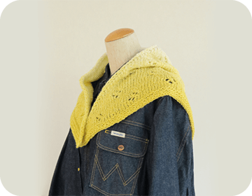 透かし編みの三角ショール