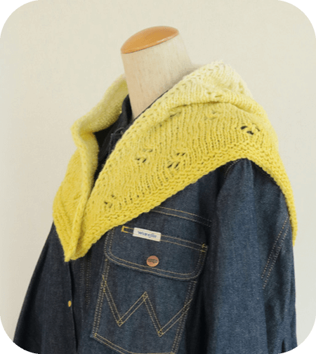 透かし編みの三角ショール