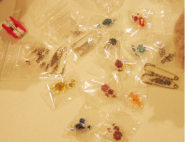 LLKX{^͂Ȏނ̒CɓF`Iт܂B